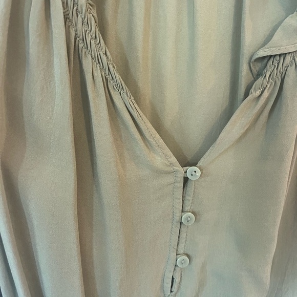 Super lightweight green blouse - Picture 4 of 4